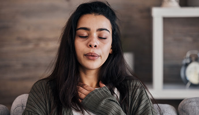 Woman suffering for bad indoor air quality